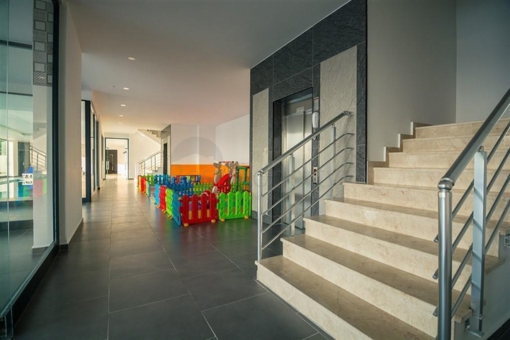 شقة مفروشة 1 + 1 مطلة على البحر والجبل في منطقة محمودلار