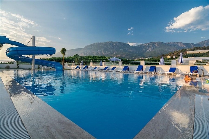 شقة مفروشة 1 + 1 مطلة على البحر والجبل في منطقة محمودلار