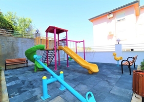 شقة مفروشة 1 + 1 مطلة على البحر والجبل في منطقة محمودلار