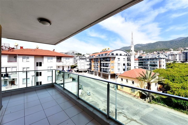 بنتهاوس 4 + 1 مع مطبخ منفصل في منطقة أوبا