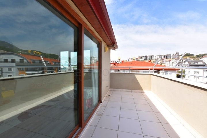 بنتهاوس 4 + 1 مع مطبخ منفصل في منطقة أوبا