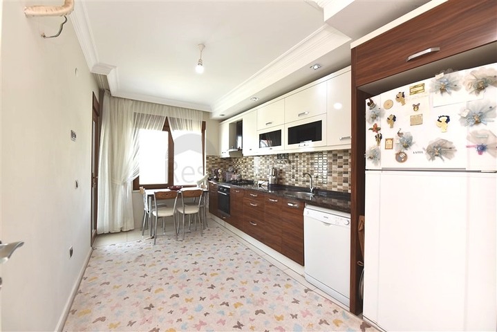 بنتهاوس 4 + 1 مع مطبخ منفصل في منطقة أوبا