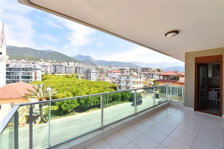 بنتهاوس 4 + 1 مع مطبخ منفصل في منطقة أوبا