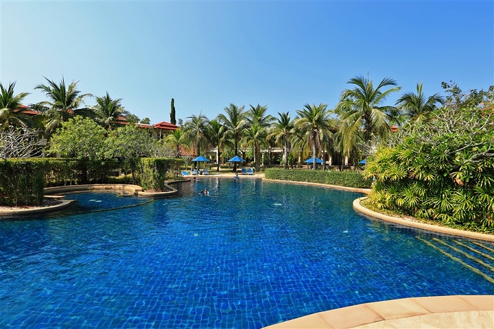 فيلا دوبلكس من ثلاث غرف نوم في مجمع جديد