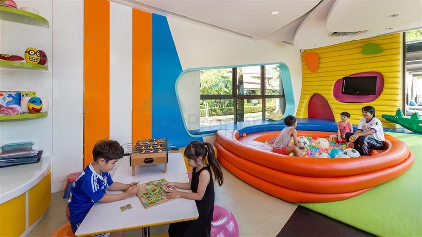 فيلا دوبلكس من ثلاث غرف نوم في مجمع جديد