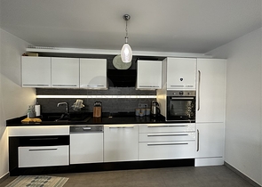 شقة من الدرجة الممتازة في منطقة أوبا