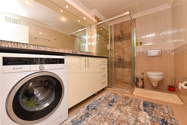 شقة فسيحة 2 + 1 على بعد 150 متر فقط من البحر في منطقة أوبا