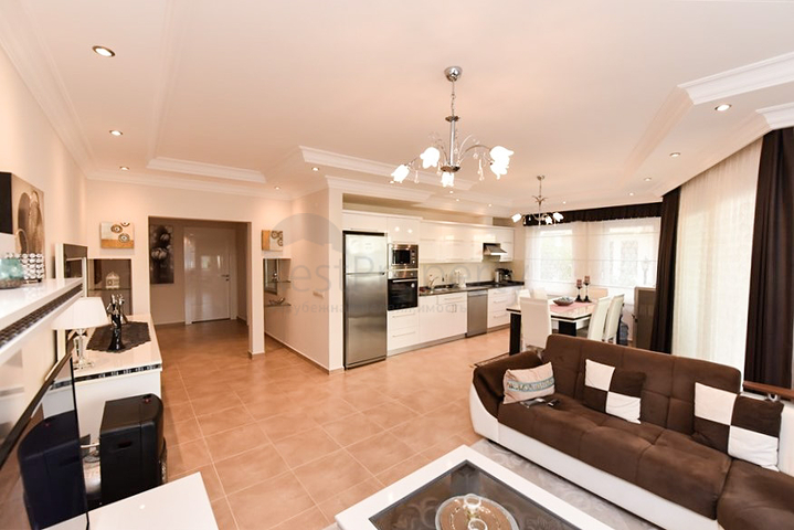 شقة فسيحة 2 + 1 على بعد 150 متر فقط من البحر في منطقة أوبا