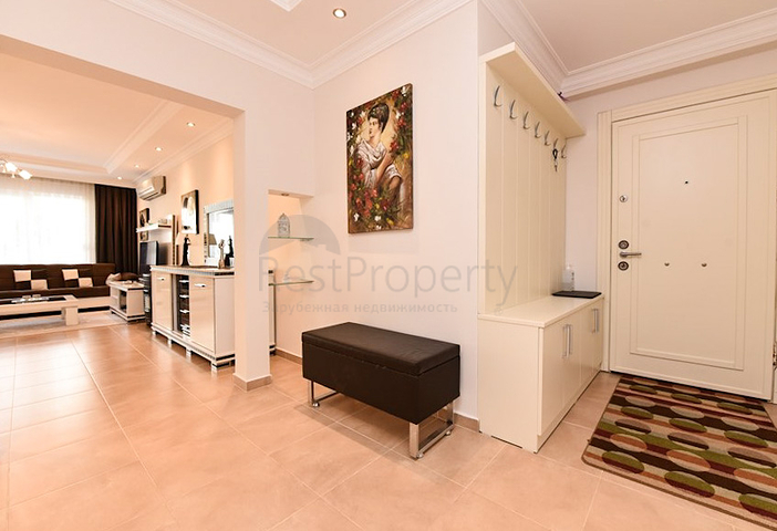 شقة فسيحة 2 + 1 على بعد 150 متر فقط من البحر في منطقة أوبا