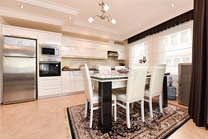 شقة فسيحة 2 + 1 على بعد 150 متر فقط من البحر في منطقة أوبا