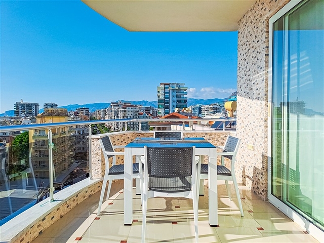 شقة من غرفتي نوم في منطقة محمودلار مع إطلالات على البحر والجبل