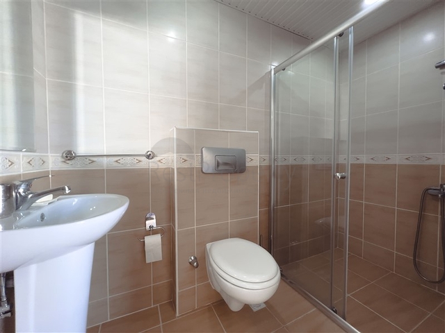 شقة من غرفتي نوم في منطقة محمودلار مع إطلالات على البحر والجبل