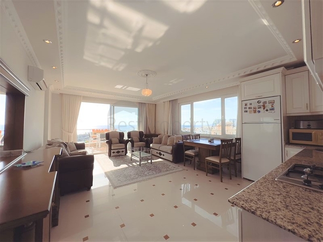 شقة من غرفتي نوم في منطقة محمودلار مع إطلالات على البحر والجبل