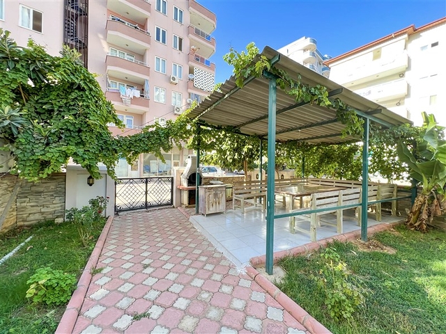 شقة من غرفتي نوم في منطقة محمودلار مع إطلالات على البحر والجبل