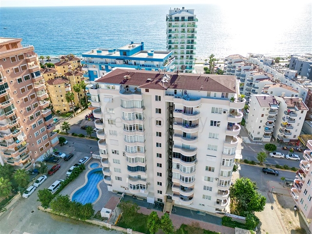 شقة من غرفتي نوم في منطقة محمودلار مع إطلالات على البحر والجبل