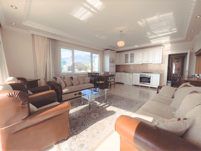 شقة من غرفتي نوم في منطقة محمودلار مع إطلالات على البحر والجبل