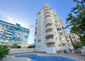 شقة من غرفتي نوم في منطقة محمودلار مع إطلالات على البحر والجبل