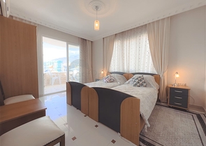 شقة من غرفتي نوم في منطقة محمودلار مع إطلالات على البحر والجبل