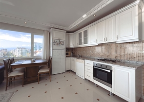 شقة من غرفتي نوم في منطقة محمودلار مع إطلالات على البحر والجبل