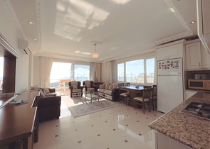 شقة من غرفتي نوم في منطقة محمودلار مع إطلالات على البحر والجبل