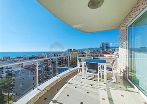 شقة من غرفتي نوم في منطقة محمودلار مع إطلالات على البحر والجبل