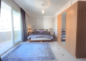 شقة من غرفتي نوم في منطقة محمودلار مع إطلالات على البحر والجبل