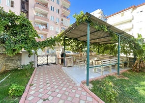 شقة من غرفتي نوم في منطقة محمودلار مع إطلالات على البحر والجبل