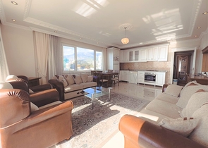 شقة من غرفتي نوم في منطقة محمودلار مع إطلالات على البحر والجبل