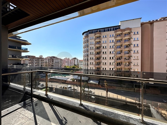 1 + 1 في مجمع جديد في كليوباترا