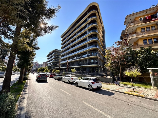 1 + 1 في مجمع جديد في كليوباترا