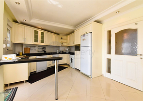 شقة 3 + 1 في وسط ألانيا