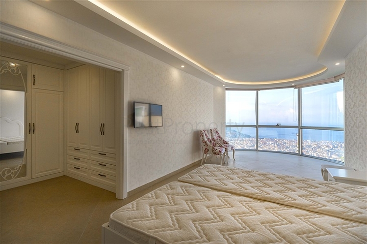 فيلا فسيحة من طابقين مع إطلالات بانورامية على البحر الأبيض المتوسط