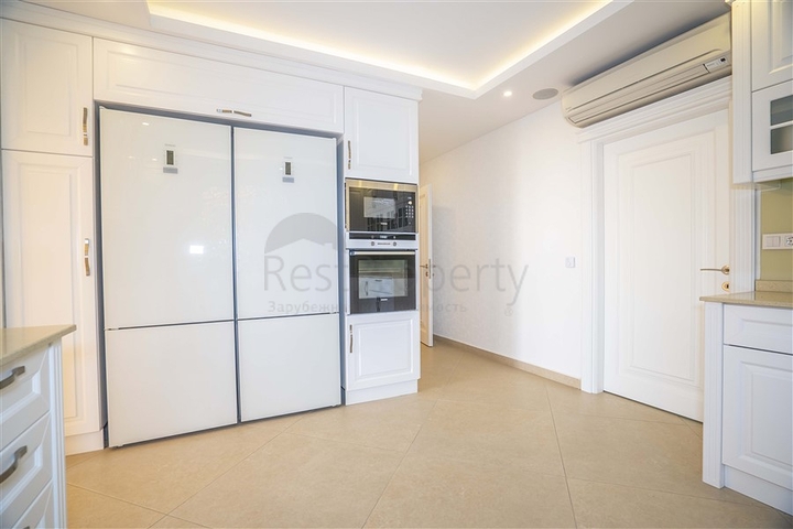 فيلا فسيحة من طابقين مع إطلالات بانورامية على البحر الأبيض المتوسط