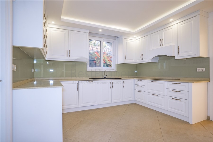 فيلا فسيحة من طابقين مع إطلالات بانورامية على البحر الأبيض المتوسط