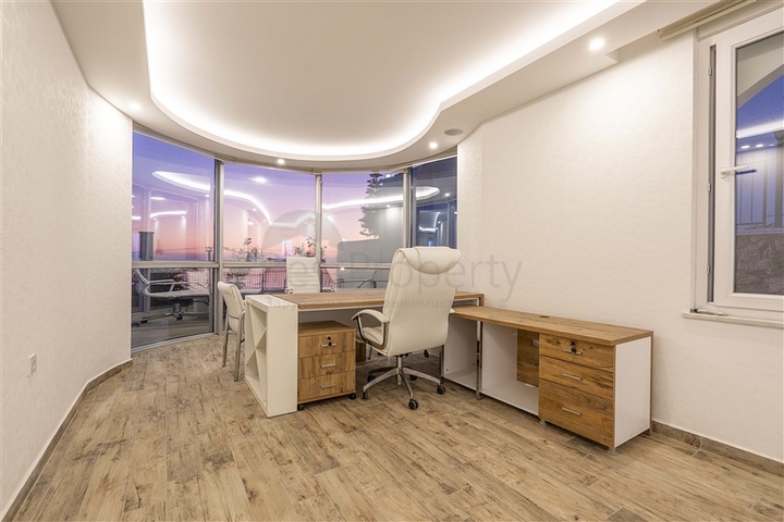 فيلا فسيحة من طابقين مع إطلالات بانورامية على البحر الأبيض المتوسط