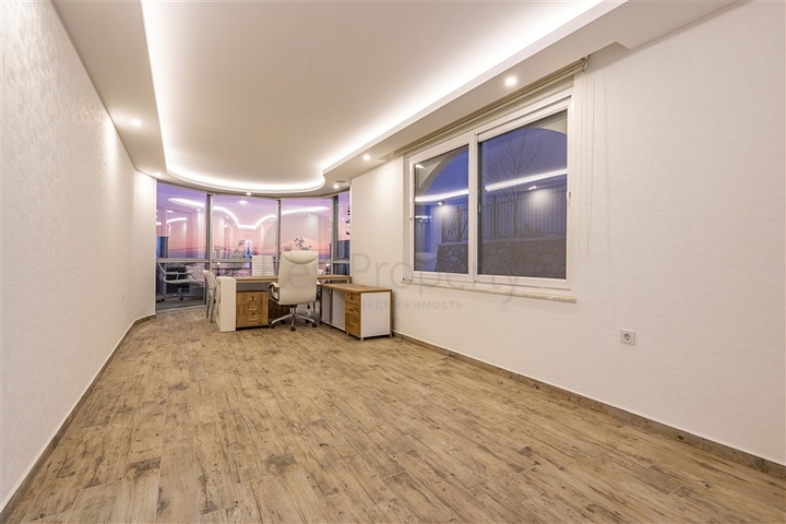 فيلا فسيحة من طابقين مع إطلالات بانورامية على البحر الأبيض المتوسط