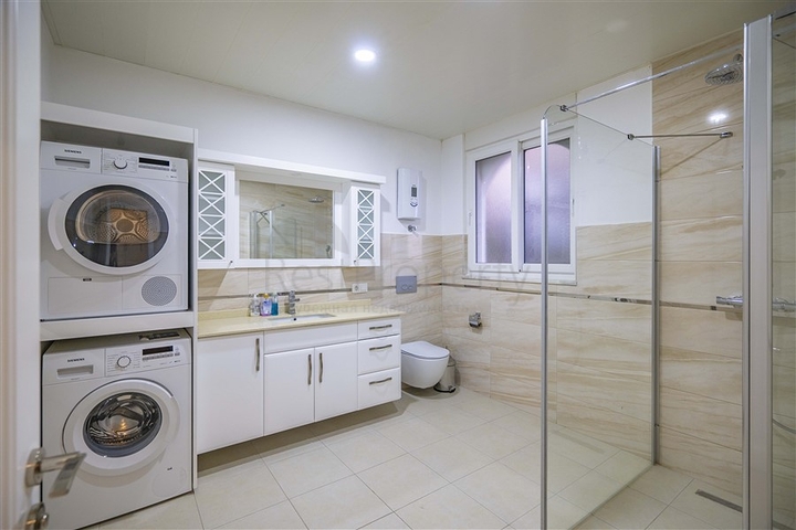 فيلا فسيحة من طابقين مع إطلالات بانورامية على البحر الأبيض المتوسط