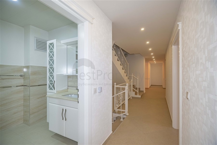 فيلا فسيحة من طابقين مع إطلالات بانورامية على البحر الأبيض المتوسط