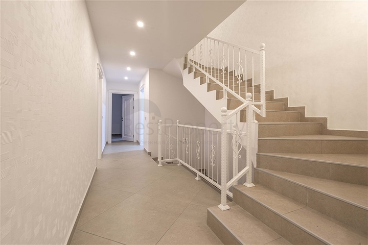 فيلا فسيحة من طابقين مع إطلالات بانورامية على البحر الأبيض المتوسط