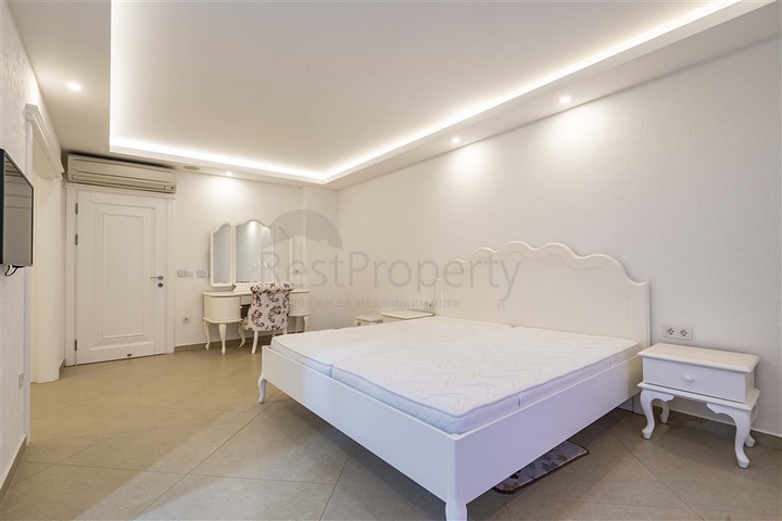 فيلا فسيحة من طابقين مع إطلالات بانورامية على البحر الأبيض المتوسط