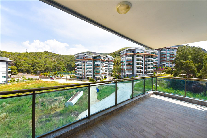 شقة 2+1 في منطقة كارجيجاك الخلابة ، على بعد 300 متر فقط من البحر