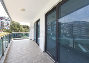 شقة 2+1 في منطقة كارجيجاك الخلابة ، على بعد 300 متر فقط من البحر