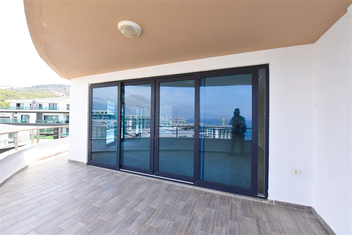 بنتهاوس فاخر يطل على البحر الأبيض المتوسط في منطقة كارجيجاك