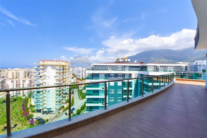 بنتهاوس واسع 3 + 1 في منطقة محمودلار