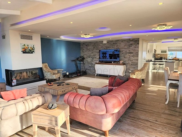 شقة فسيحة 3 + 1 مع إطلالة بانورامية على البحر