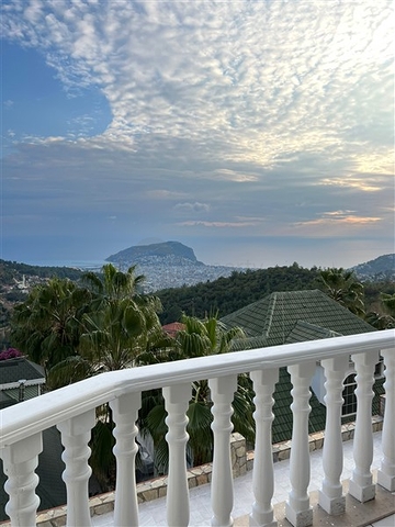 فيلا 3+1 مع إطلالة بانورامية على البحر مع إمكانية الحصول على الجنسية التركية