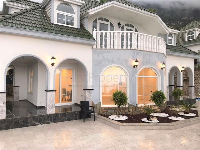 فيلا 3+1 مع إطلالة بانورامية على البحر مع إمكانية الحصول على الجنسية التركية