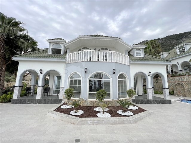 فيلا 3+1 مع إطلالة بانورامية على البحر مع إمكانية الحصول على الجنسية التركية