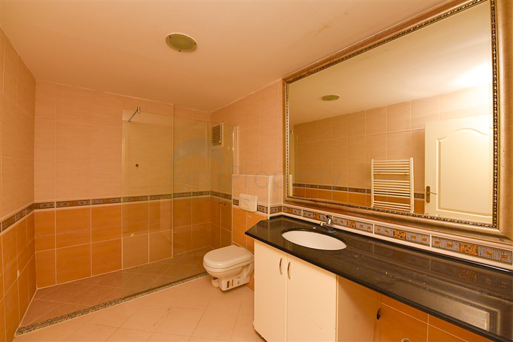 شقة فسيحة 4 + 1 على الساحل الأول في منطقة أوبا