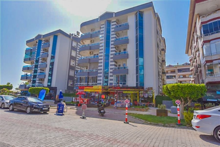 شقة فسيحة 4 + 1 على الساحل الأول في منطقة أوبا